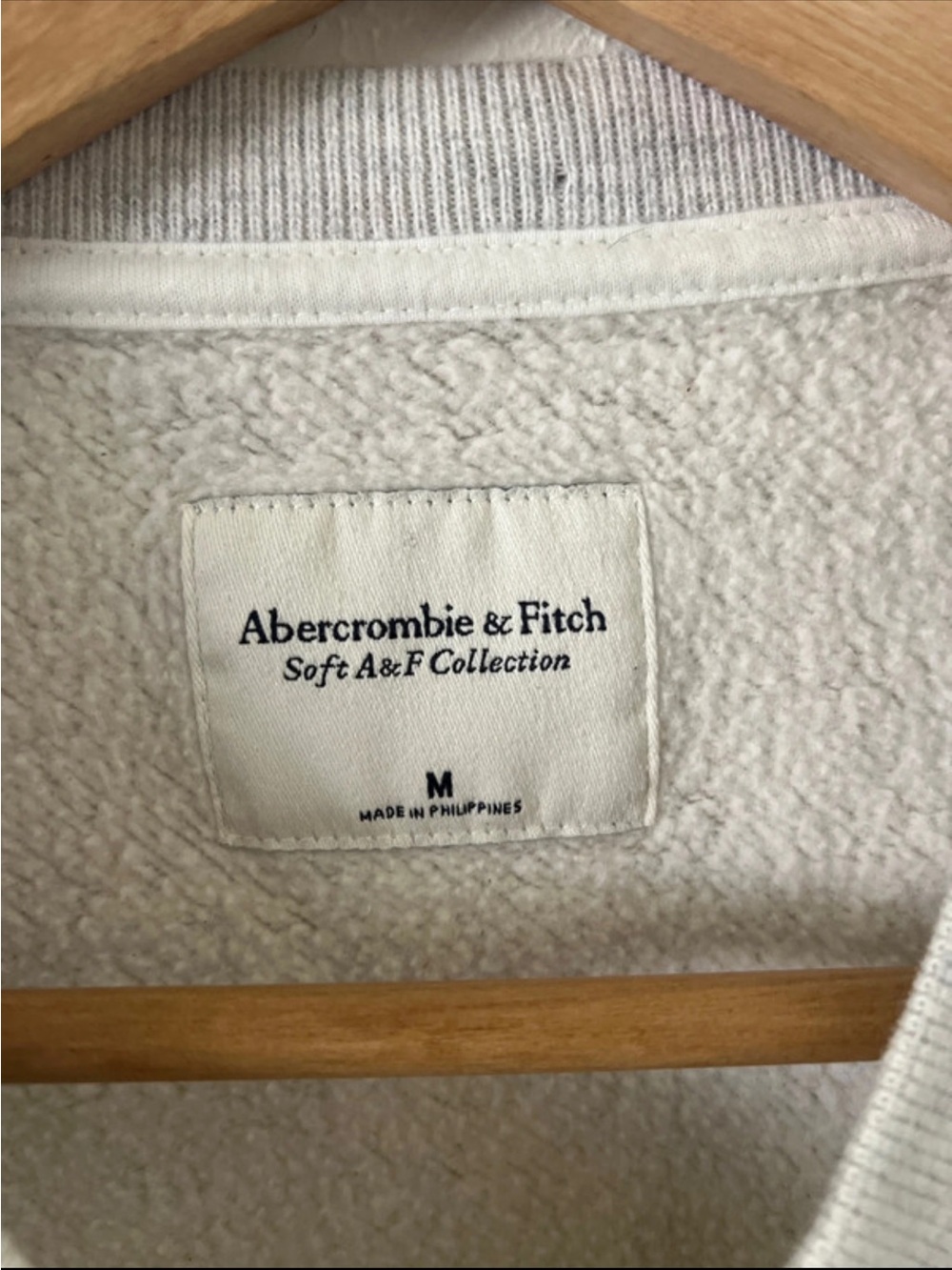 Abercrombie & Fitch Gray Sleeveless Muscle Tee - Picture 2 of 5